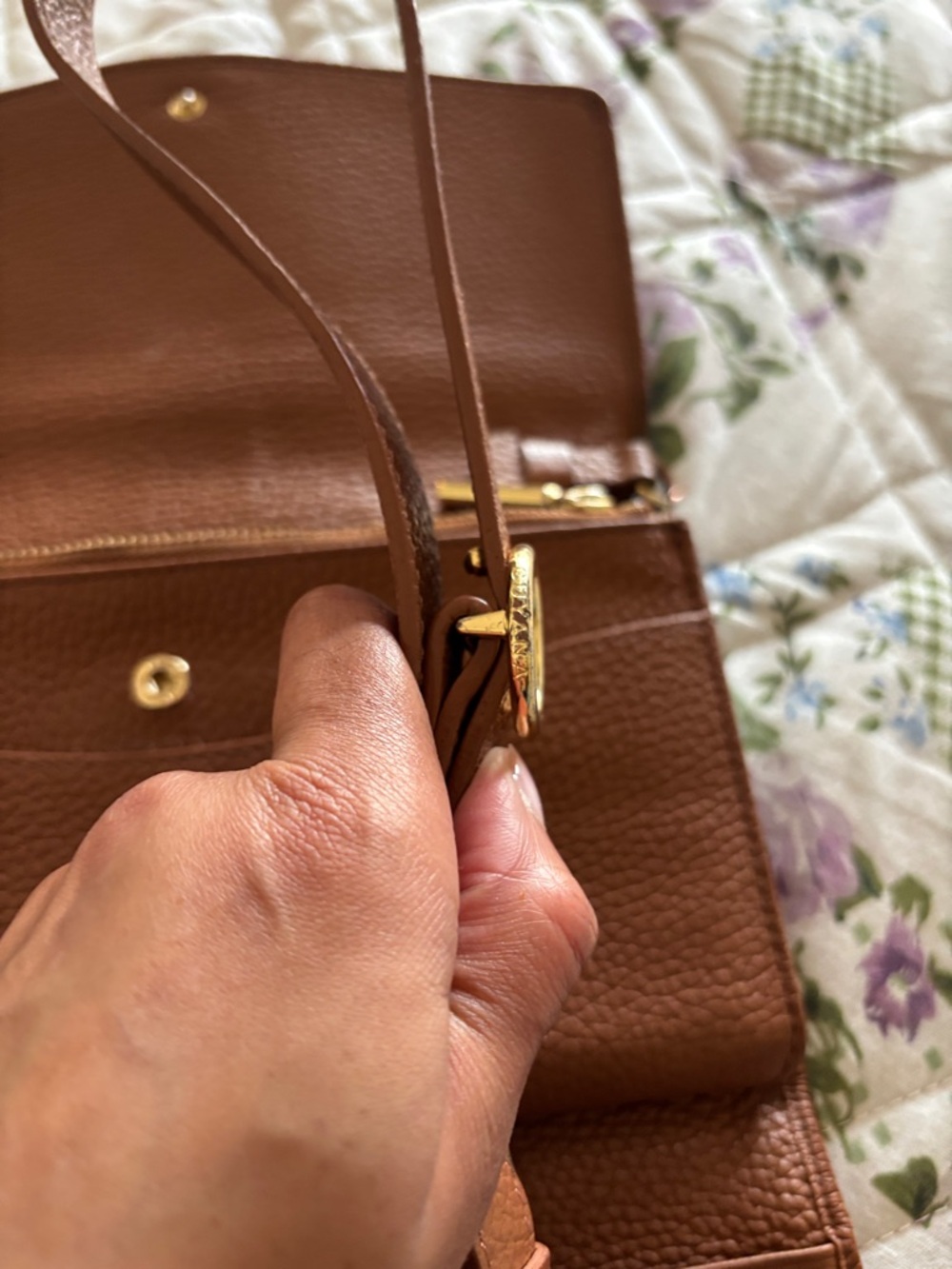 Cuyana Pebbled Leather Crossbody Wallet in Caramel Brown with Gold Hardware - Picture 13 of 16